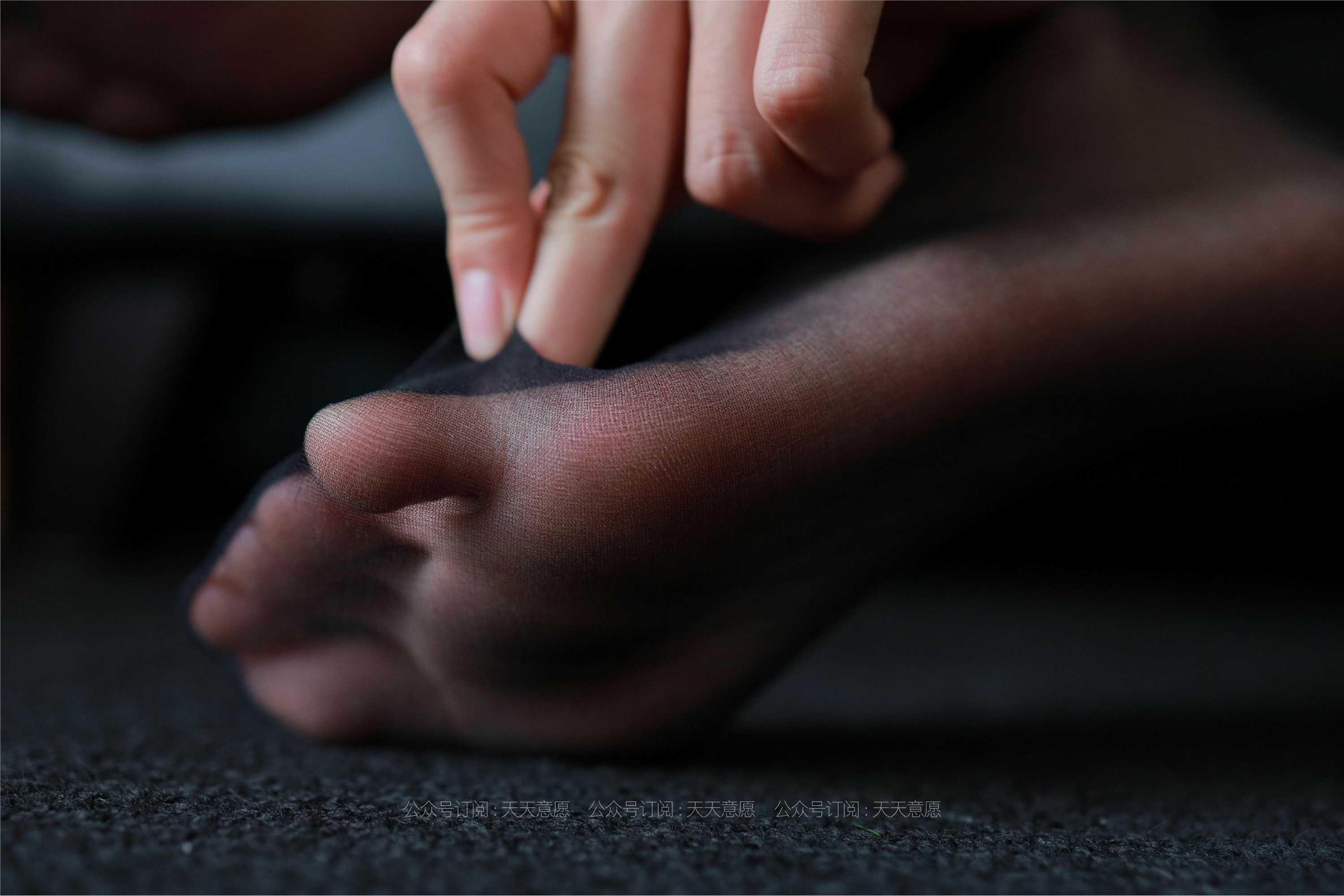 IESS异思趣向 - 模特：羽西《沙发上的黑丝》